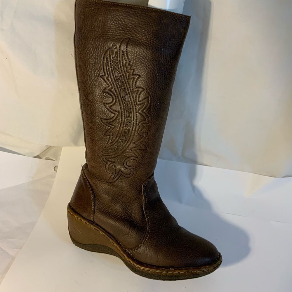 Lassen  Brown Leather engraved Zip wedge  Boots Women's Sz 8 W Style 5406
